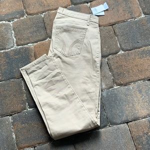 NEW WITH TAGS HOLLISTER LOW RISE SUPER SKINNY CLASSIC STRETCH JEANS, 13 R